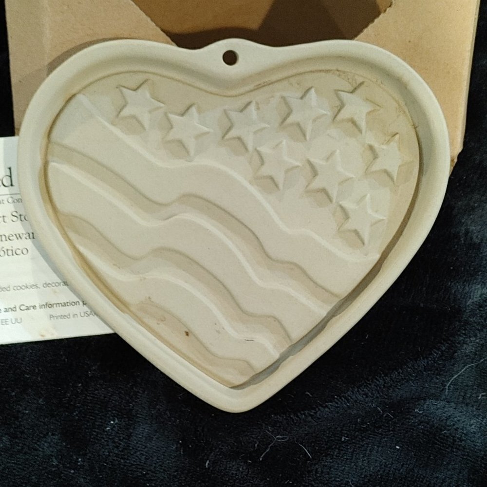 2005 Pampered Chef Cookie Mold American Flag Heart NEW